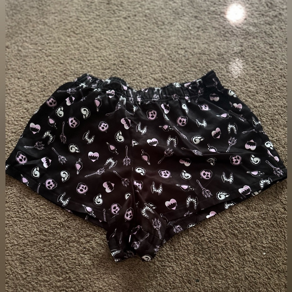Girl’s Disney Halloween theme shorts 🦇
